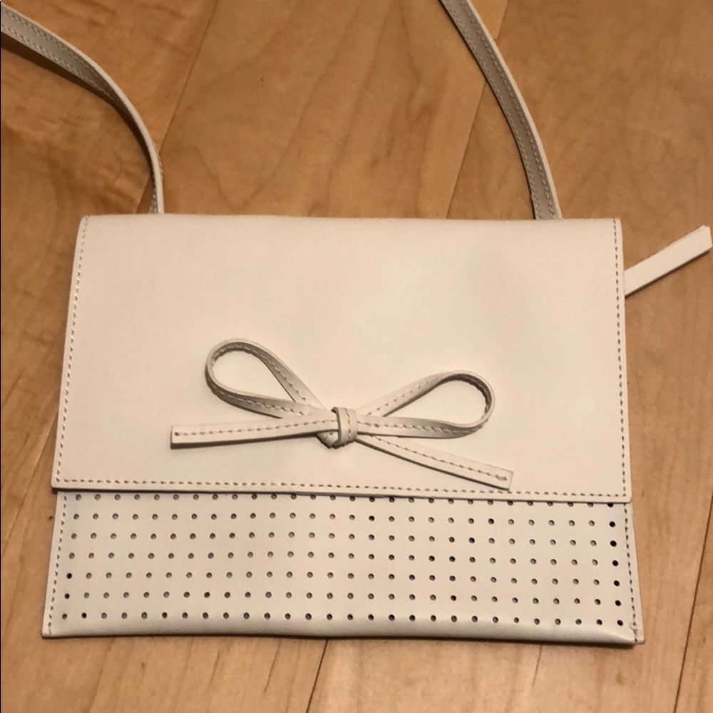 Gap cow leather shoulder bow bag in white